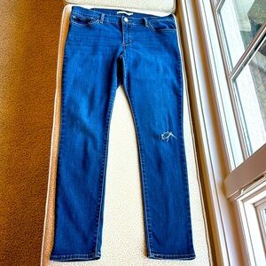 Levi’s 711 Skinny Jeans with stretch
